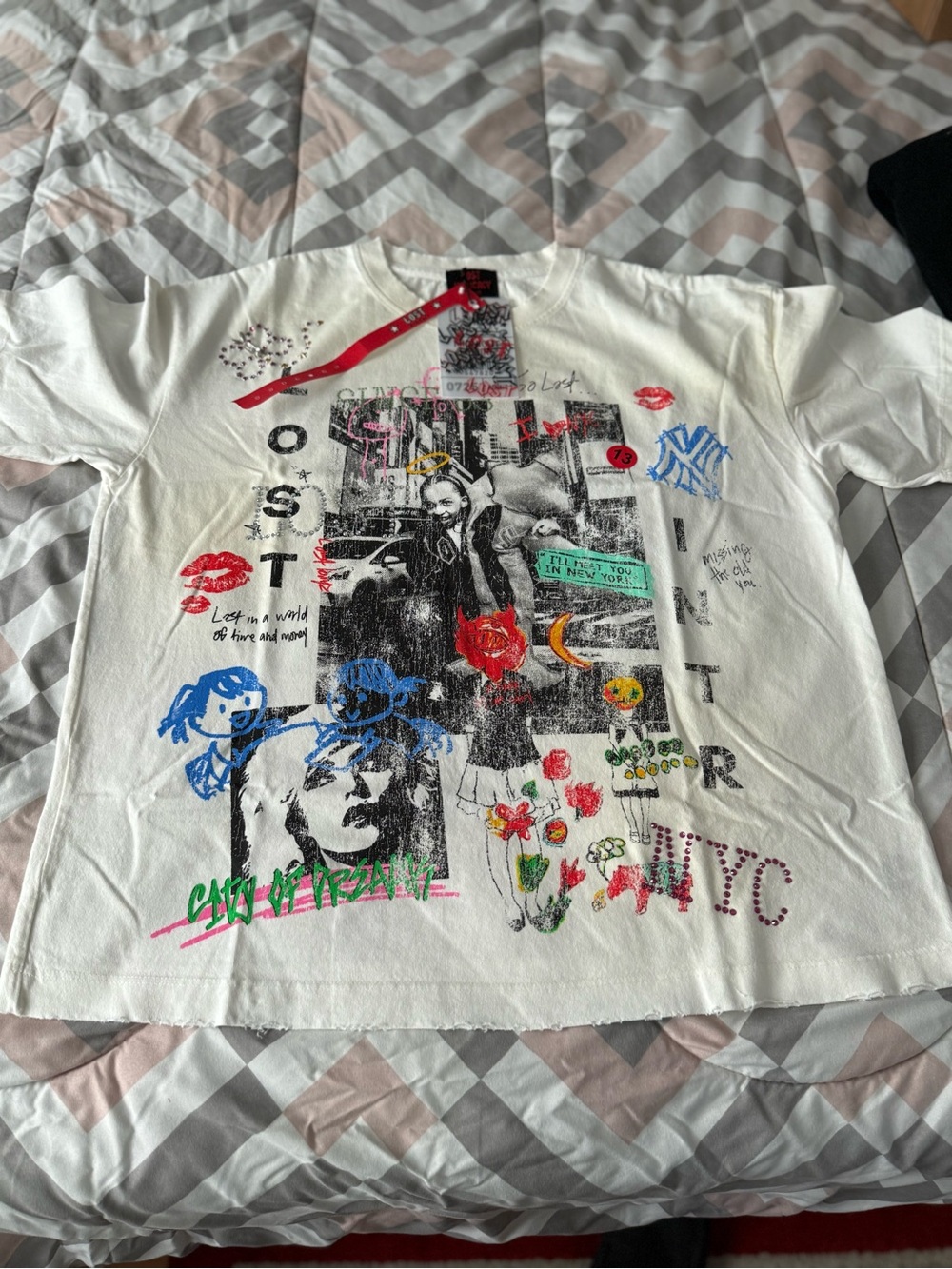 Lost Intricacy Graphic NYC Pop Art Tee - Multicolor Print